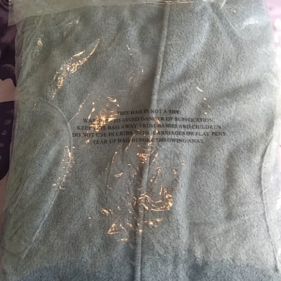 *NWT* Seventh Avenue Fleece Cape with Matching Gloves - Picture 5 of 5